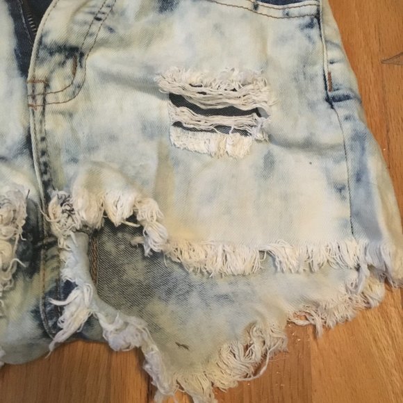 Acid Wash Distressed Jean Shorts - Picture 2 of 4